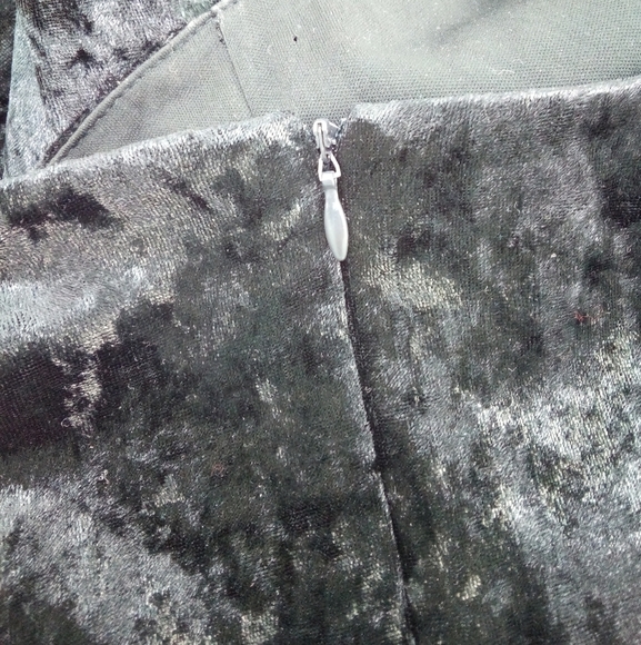 The Edit By Seventeen Juniors Chocker Neck Velvet Ankle Jumpsuit Black 9 - Picture 11 of 16